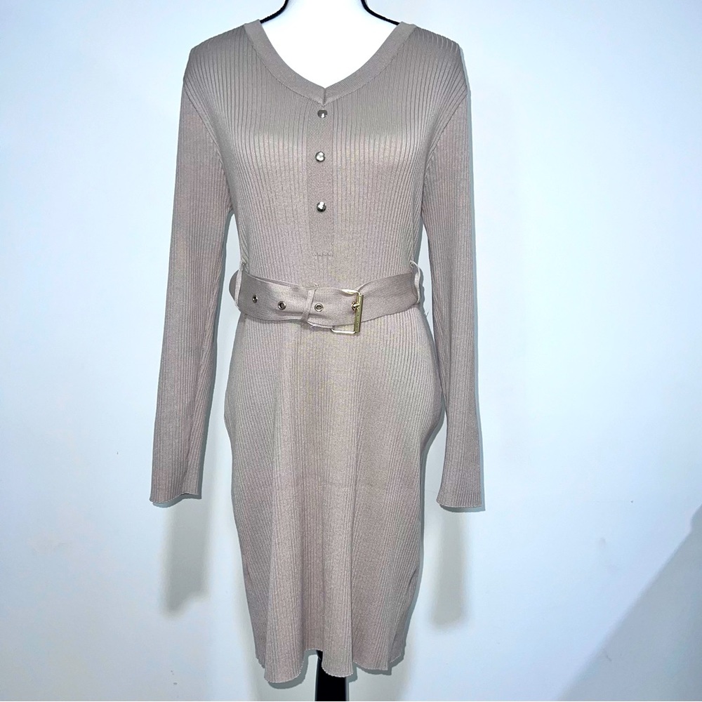 Form-Fitting Rib Knit Beige Button Down V Neck Lo… - image 1